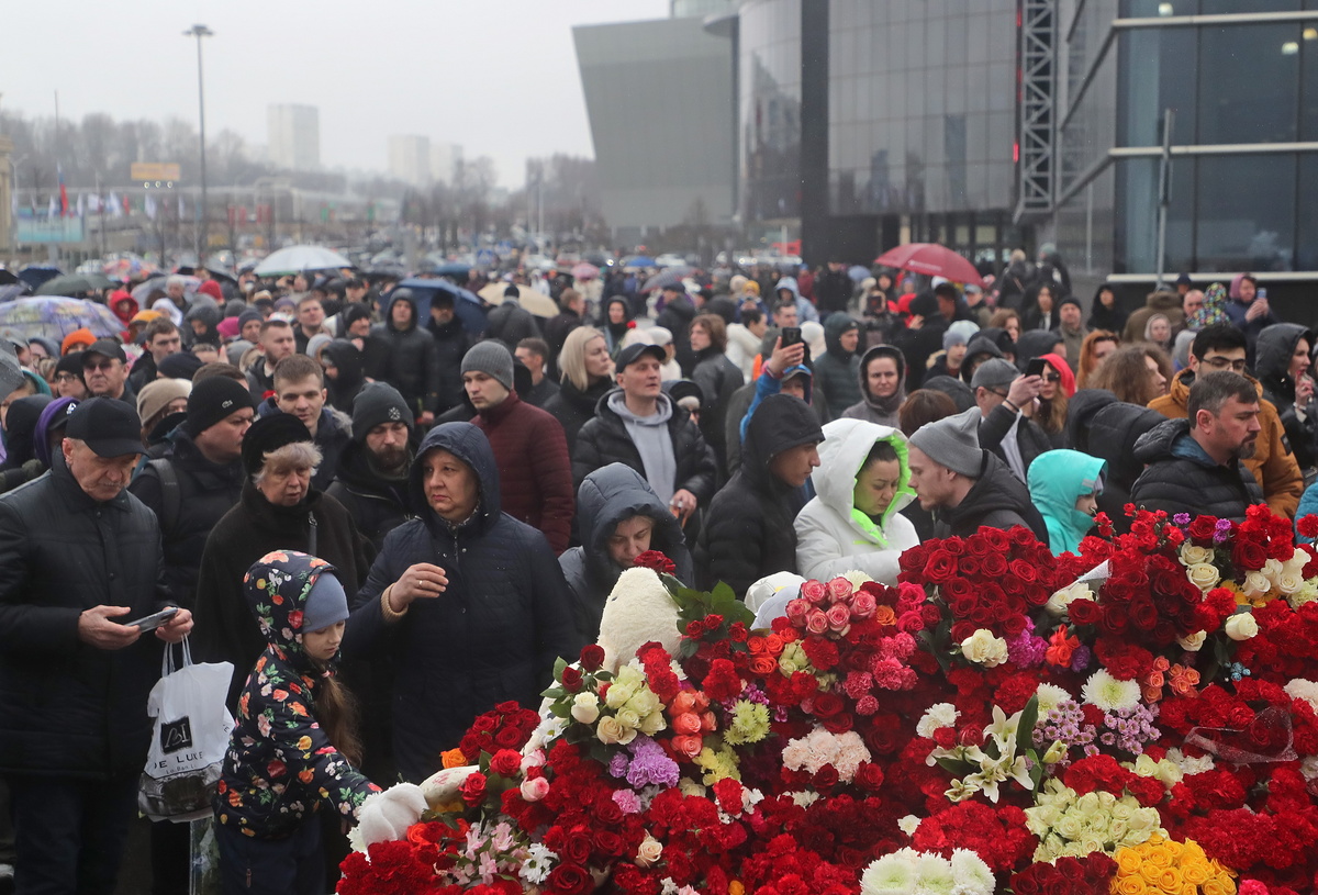 Επίθεση στη Μόσχα: Αυξάνεται ο τραγικός απολογισμός – Βαρύ πένθος