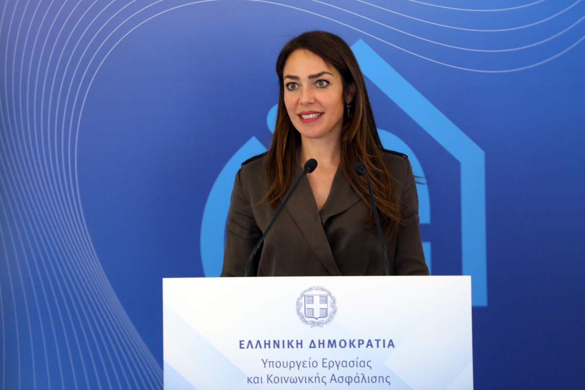 Κατώτατος μισθός: Τι αλλάζει με την αύξηση – Η εξειδίκευση από την Δόμνα Μιχαηλίδου