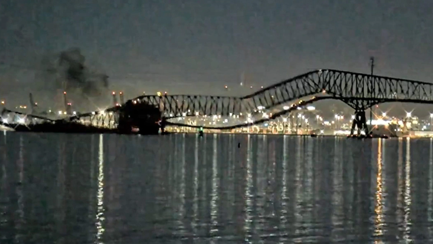 ΗΠΑ: Κατέρρευσε γέφυρα στη Βαλτιμόρη – Σοκαριστικές εικόνες – Φόβοι για θύματα