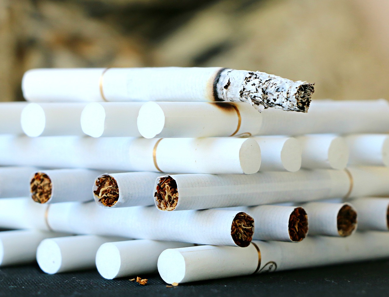 Philip Morris International: Ανησυχούν οι Ευρωπαίοι για τις επιπτώσεις του παράνομου εμπορίου καπνού και της φορολογίας