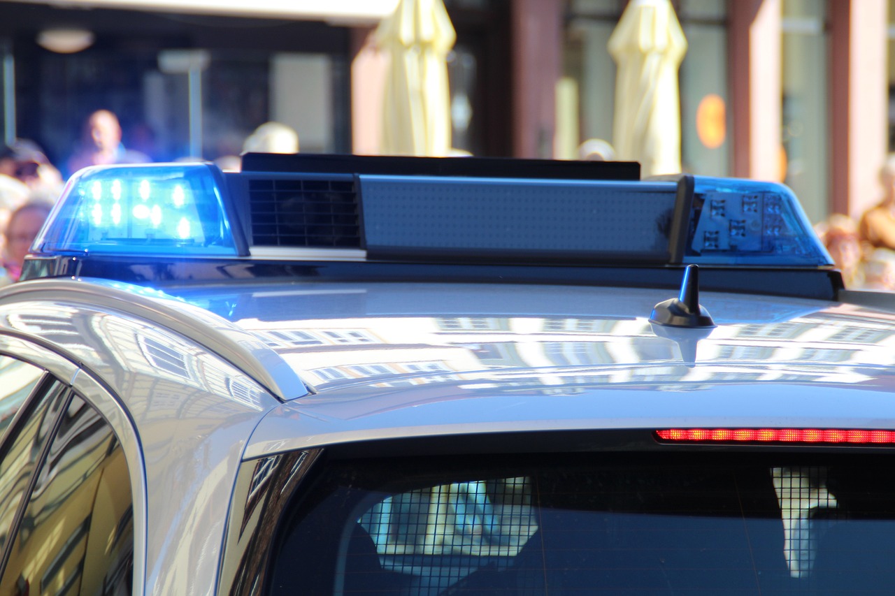 Συνελήφθη στην Αττική αστυνομικός για μαστροπεία κατ’ εξακολούθηση και παράβαση της νομοθεσίας για τα όπλα