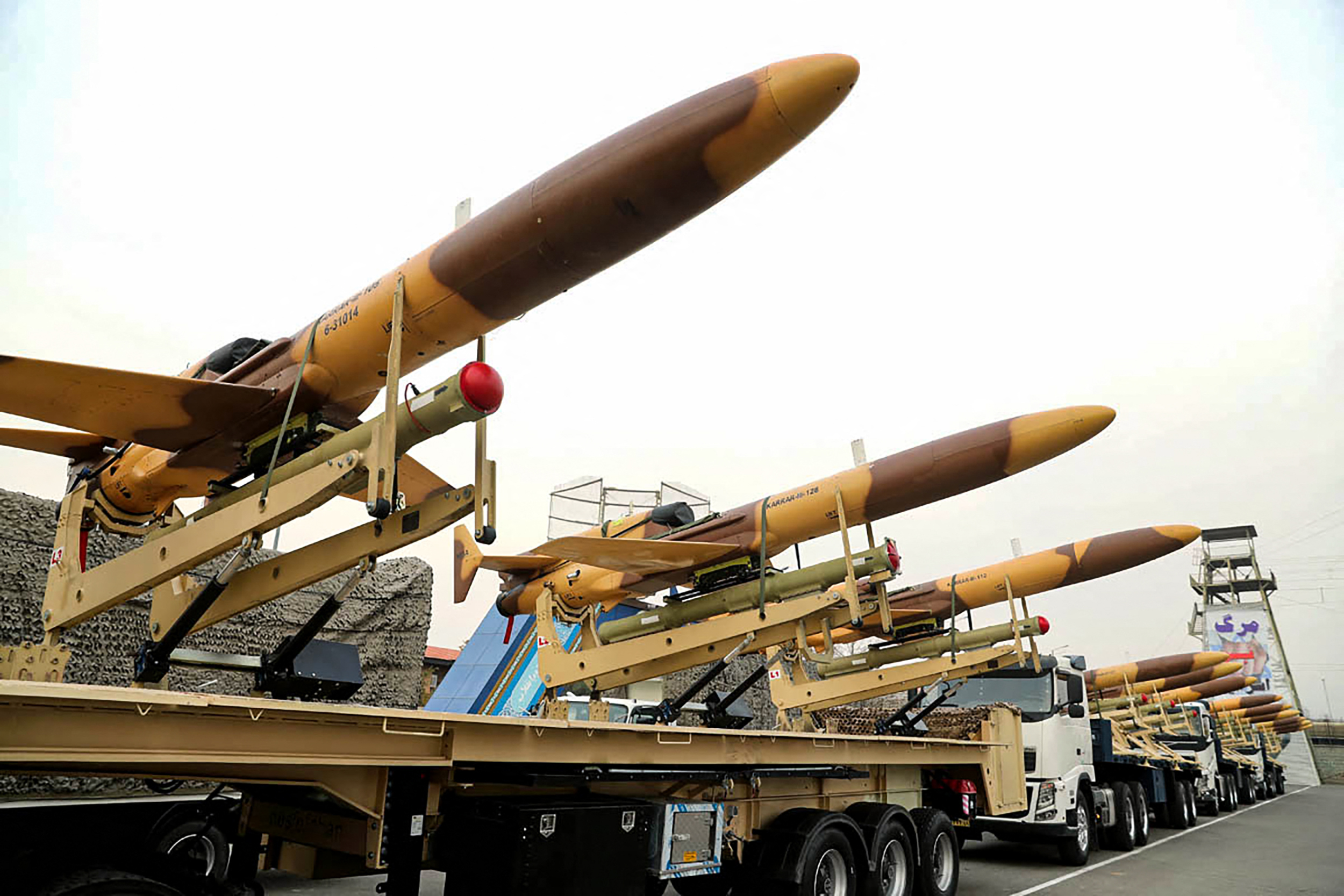 To Ισραήλ αναχαίτισε ιρανικά drones και πυραύλους και σχεδιάζει «σημαντική απάντηση»