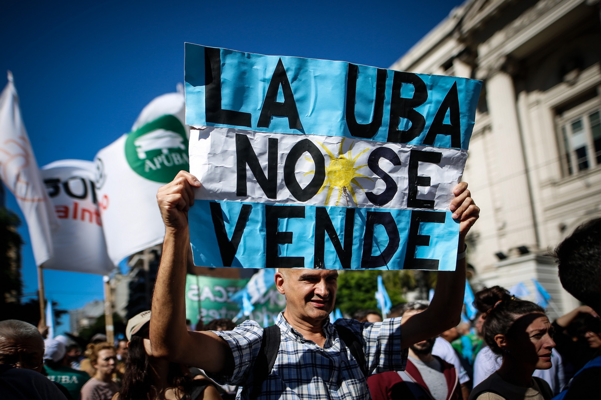 Αργεντινή: Οι διαδηλώσεις έφεραν αποτέλεσμα – Ο Μιλέι δηλώνει πως δεν θα κλείσει δημόσια πανεπιστήμια