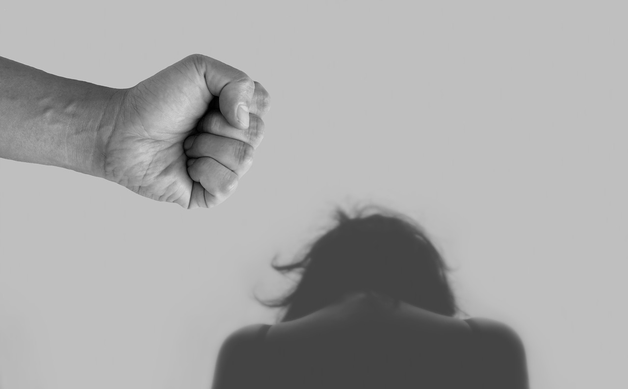Βέλγιο – Σοκάρουν οι αριθμοί: Μια στις τρεις γυναίκες έχει πέσει θύμα κακοποίησης από τον σύντροφό της