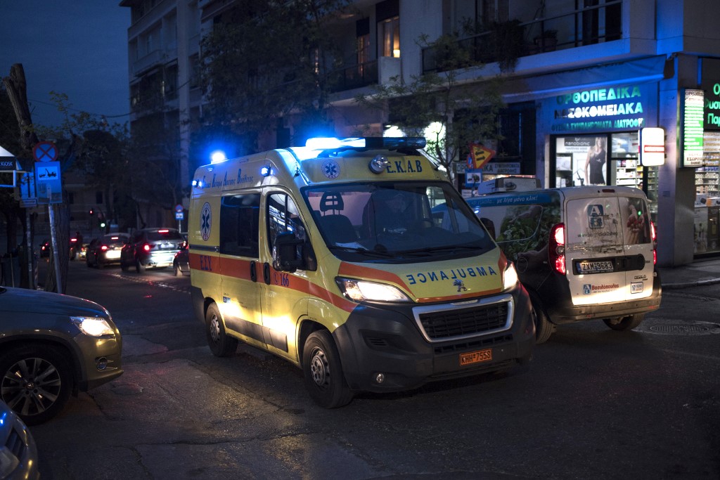 Σοβαρό τροχαίο στην Πειραιώς: Αυτοκίνητο παρέσυρε πέντε άτομα – Μεταξύ των τραυματιών και τρία παιδιά