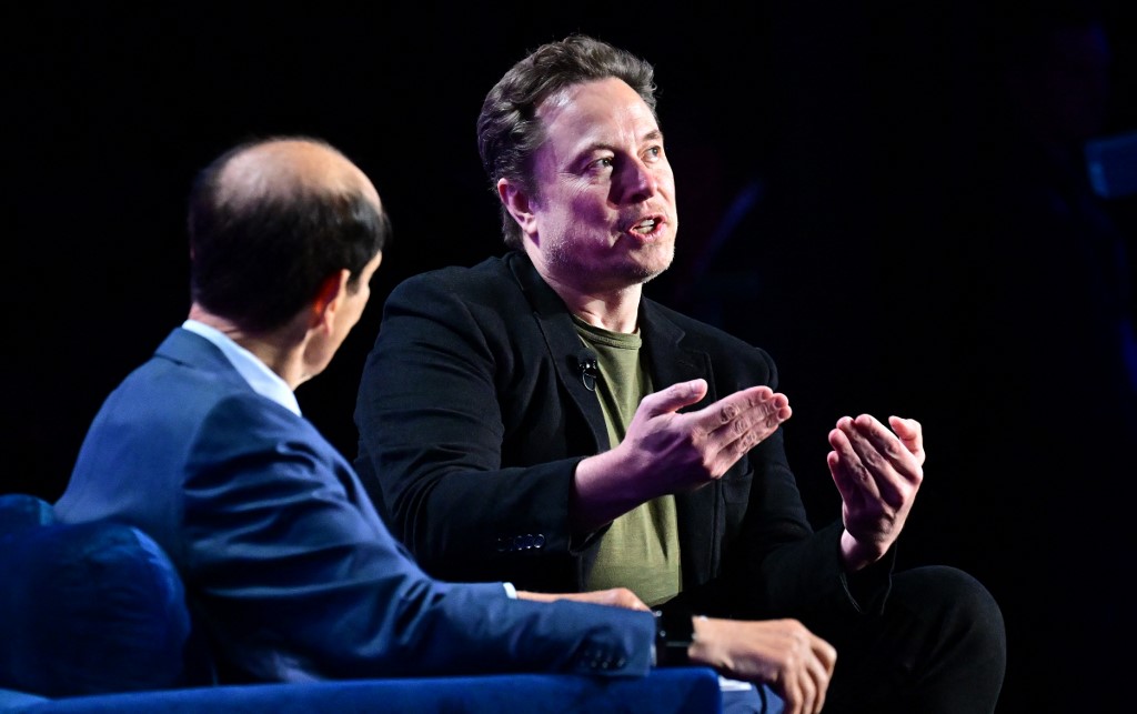 Έλον Μασκ: Γιατί ο δισεκατομμυριούχος μιλά για τα πάντα… εκτός από την Tesla