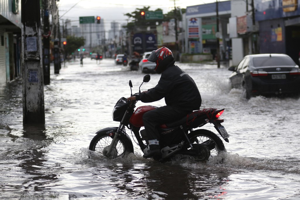 Αυξάνονται οι νεκροί από τις σφοδρές βροχοπτώσεις στη νότια Βραζιλία