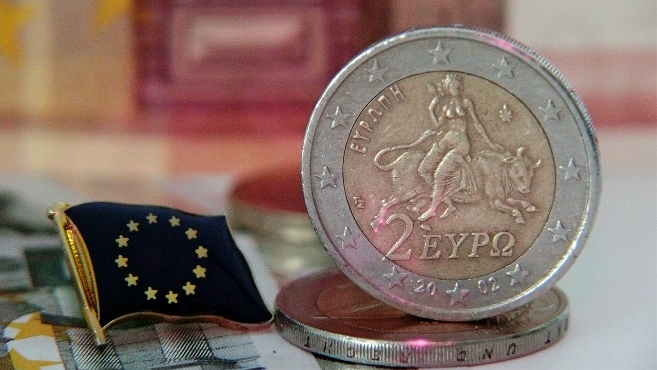 ΙΟΒΕ: Η σταθερή τροχιά της ελληνικής οικονομίας και η σύγκριση με την ΕΕ
