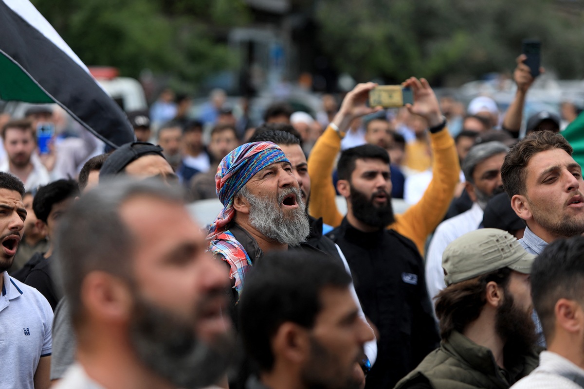 Ισραηλινά πλήγματα σαρώνουν τη Συρία: Η πιο σφοδρή επίθεση του 2025 φέρνει νέα ανάφλεξη