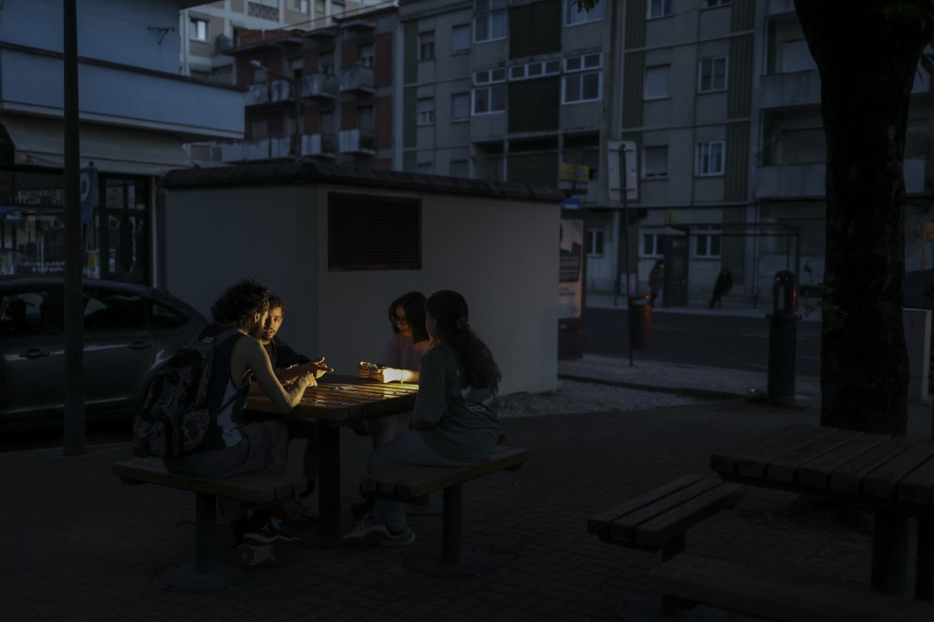 Μπλακ άουτ στην Ισπανία: Υπό αμφισβήτηση η αξιοπιστία των ΑΠΕ ή ευκαιρία για επανεκκίνηση του δικτύου;