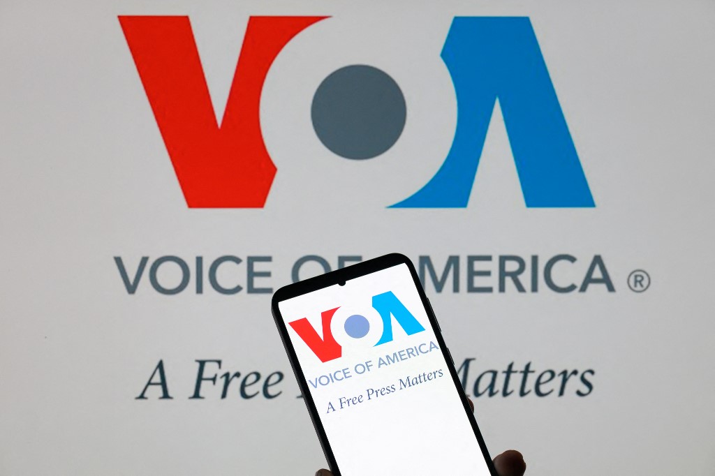 Voice of America: Επιστρέφει στον «αέρα» μετά το δικαστικό φρένο στην απόφαση Τραμπ