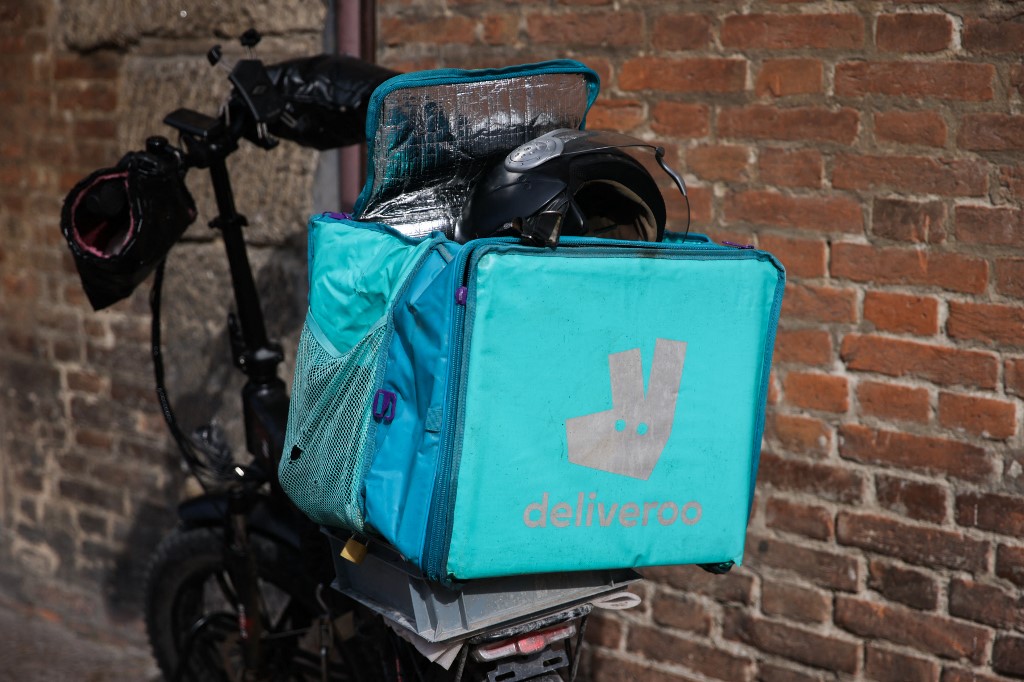 Αλλάζει ο «χάρτης» στο delivery: Η DoorDash εξαγοράζει την Deliveroo έναντι 3,9 δισ. δολαρίων