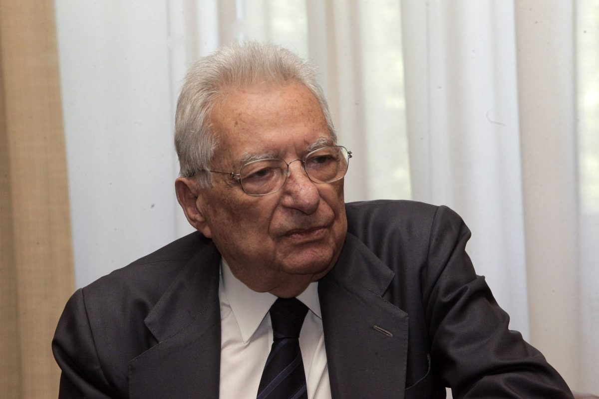 Πέτρος Μολυβιάτης: Ποιος ήταν ο πρώην υπουργός και στενός συνεργάτης του Κωνσταντίνου Καραμανλή