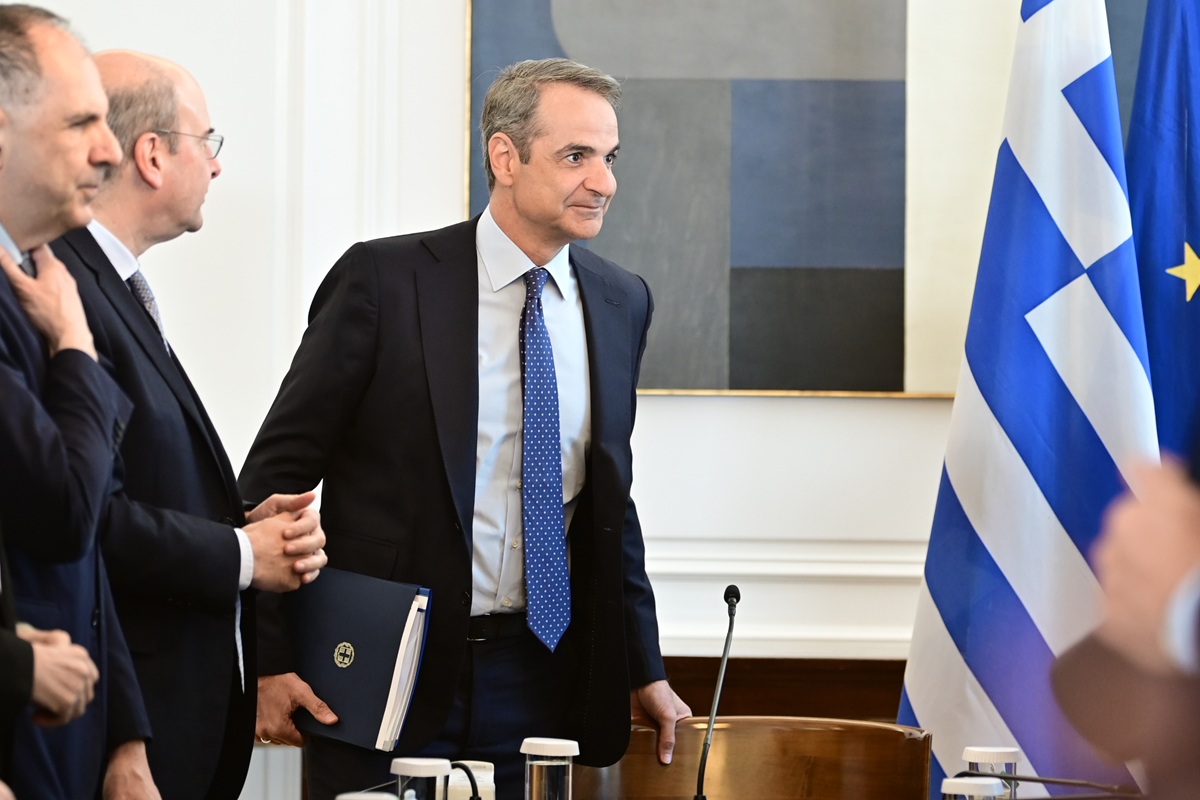 Η κυβέρνηση, η αλλαγή ατζέντας και τα διλήμματα της αντιπολίτευσης