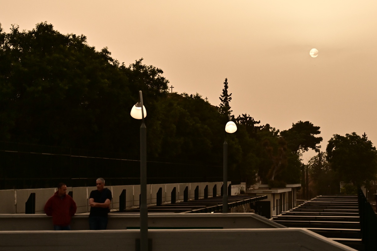 Καιρός: Βροχερό ξεκίνημα, ηλιόλουστο φινάλε το σαββατοκύριακο