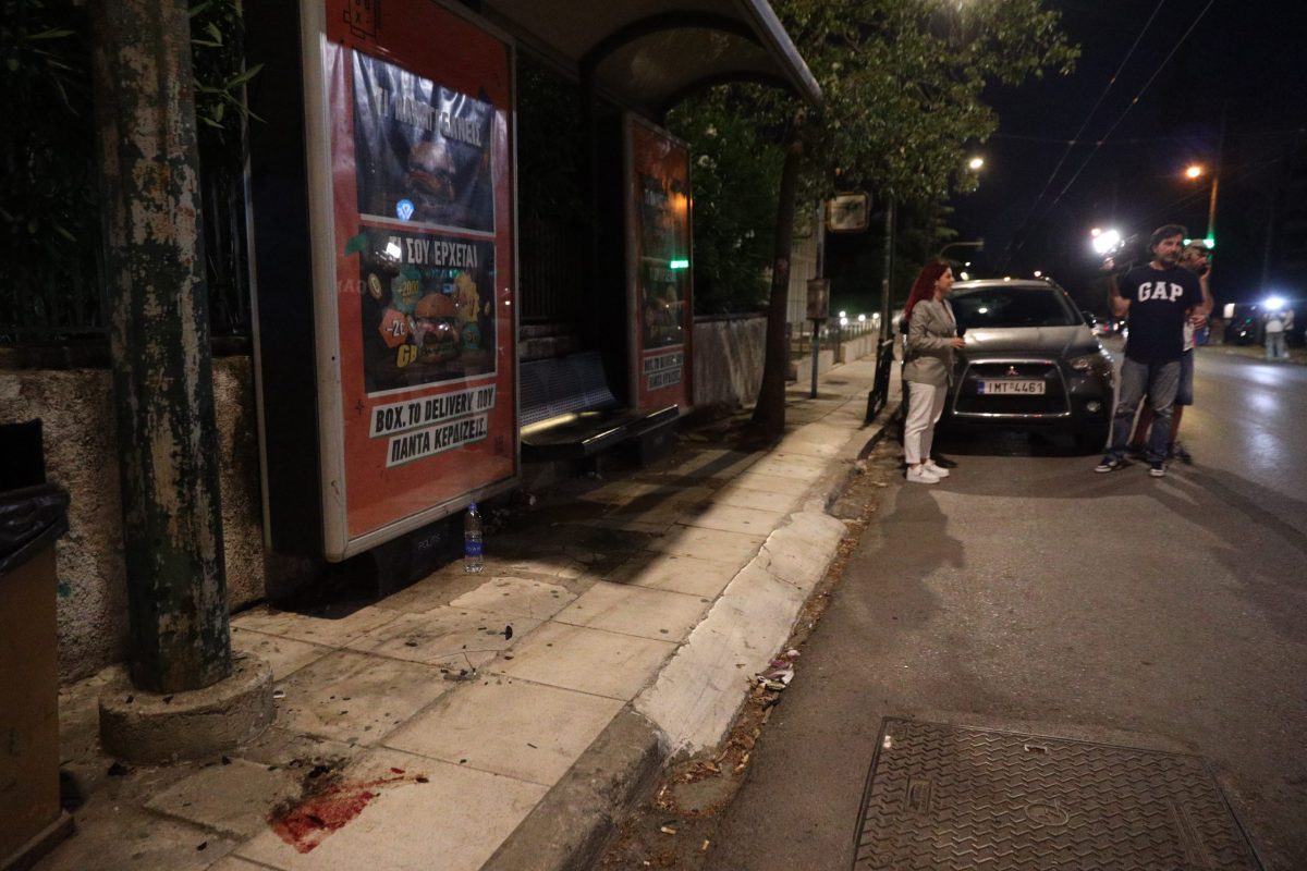 Χαλάνδρι: Η στιγμή που το ΙΧ πέφτει σε στάση λεωφορείου – Δείτε το βίντεο
