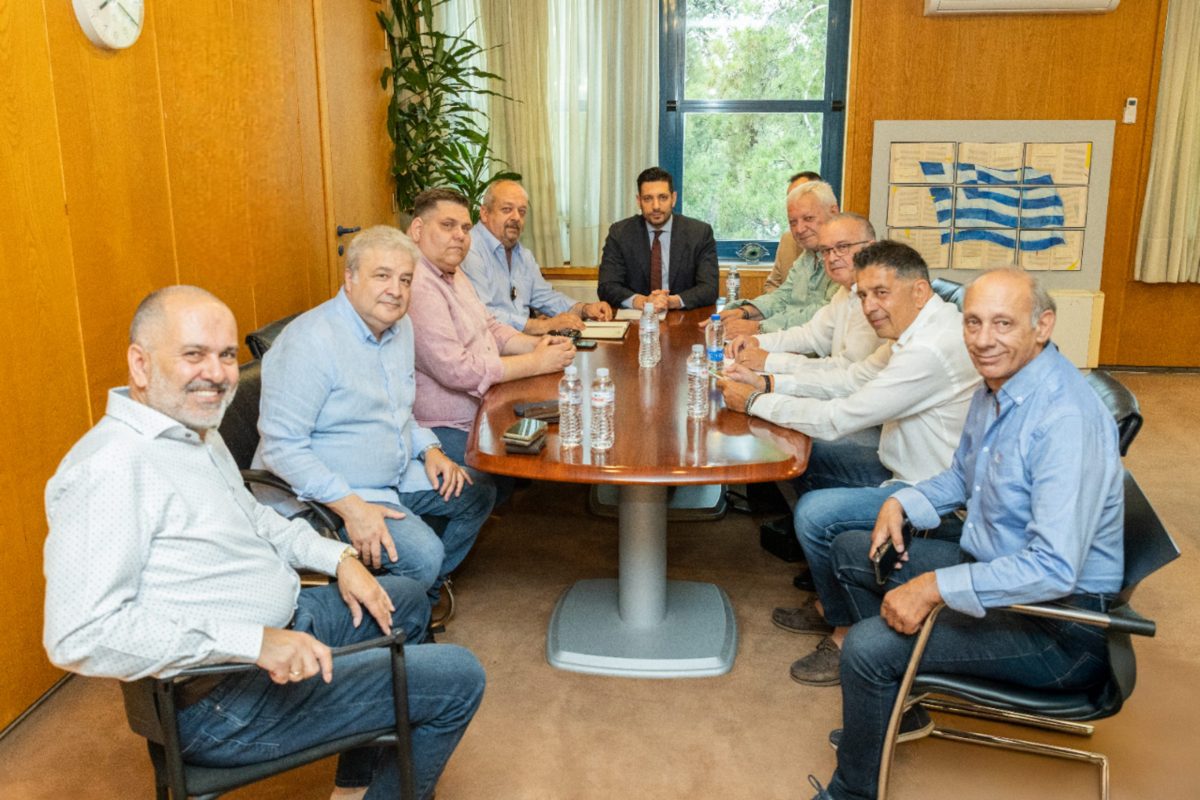Με εκπροσώπους της Ομοσπονδίας Ταξί Ελλάδος συναντήθηκε ο Κυρανάκης – Τι συζητήθηκε
