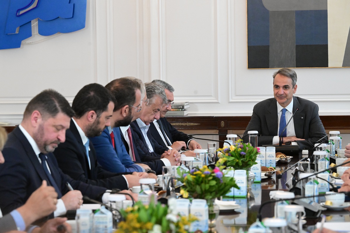 Μητσοτάκης προς Περιφερειάρχες: «Το κράτος είναι ένα. Οι πολίτες ζητούν λύσεις, όχι δικαιολογίες»