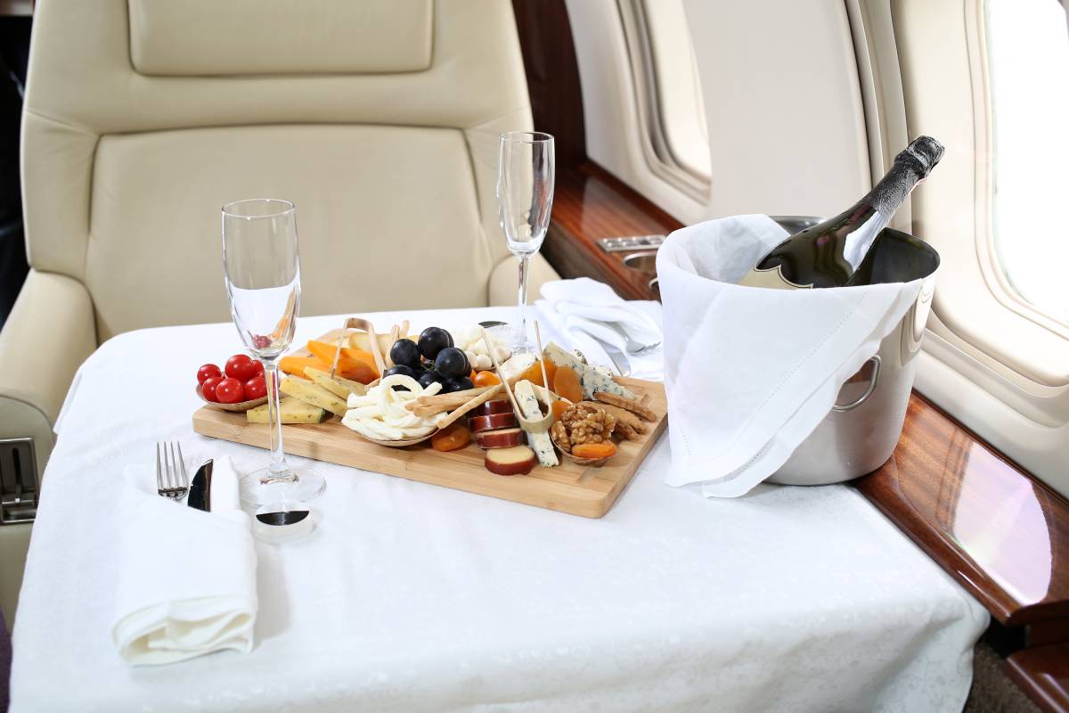 Σαμπάνια, χαβιάρι και… αβεβαιότητα: Η Global Airlines απογειώνεται με ρίσκο