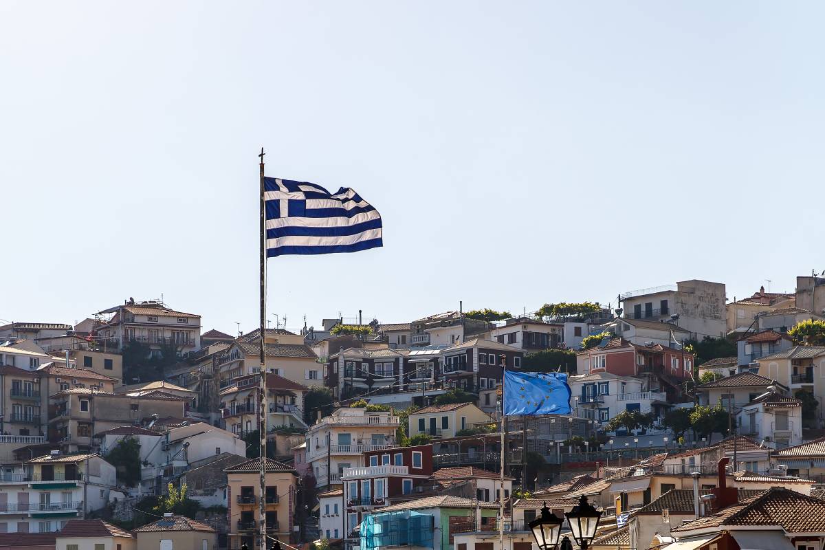 ΕΕ: Στο 2,3% η ανάπτυξη της Ελλάδας το 2025 – Κίνδυνος για τον τουρισμό από τους δασμούς