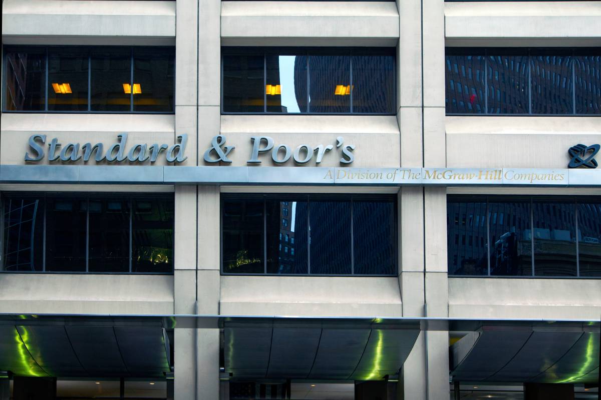 S&P: Οι ελληνικές τράπεζες ακάθεκεκτες για συγχωνεύσεις και εξαγορές – Πώς η αστάθεια από τους δασμούς ανοίγει νέες ευκαιρίες