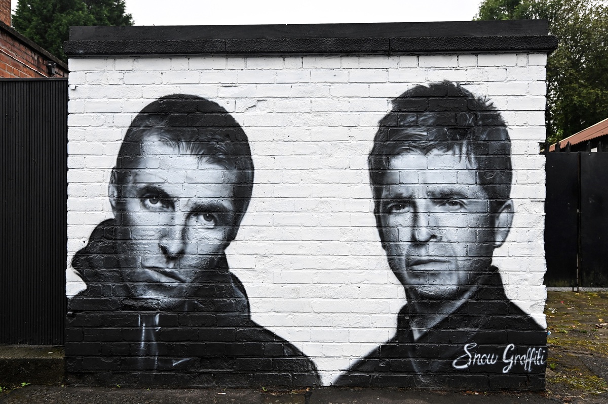 Oasis: Το πιο διάσημο αδελφικό δράμα της Britpop γίνεται επένδυση τέχνης