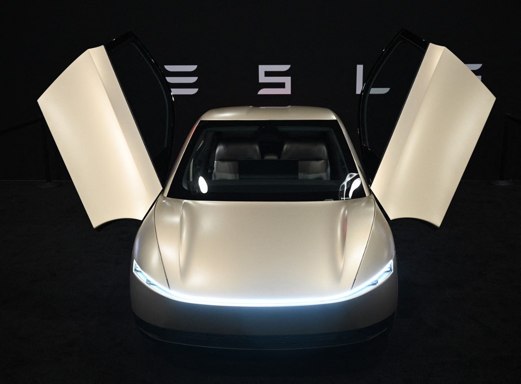 Tesla: Πότε βγαίνει στους δρόμους του Όστιν το πρώτο ρομποταξί του Μασκ