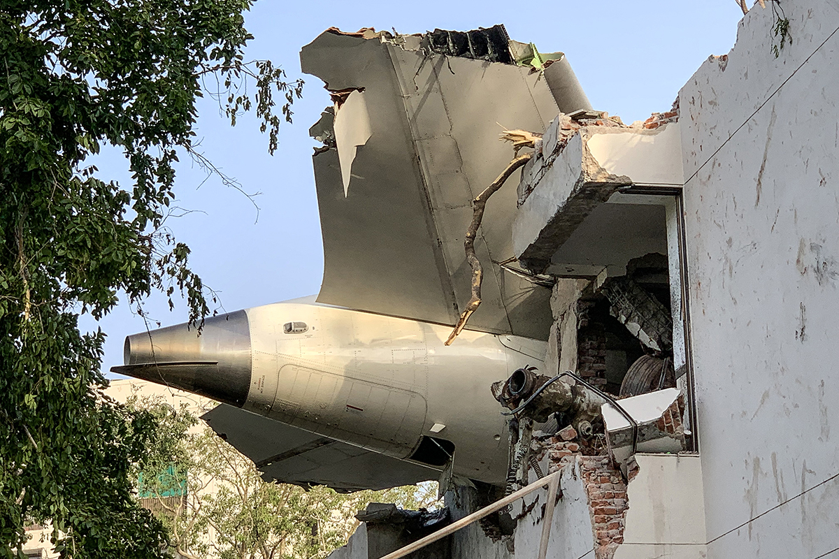 Συντριβή Boeing 787 της Air India: Δεν αποκλείεται ακόμα και η δολιοφθορά