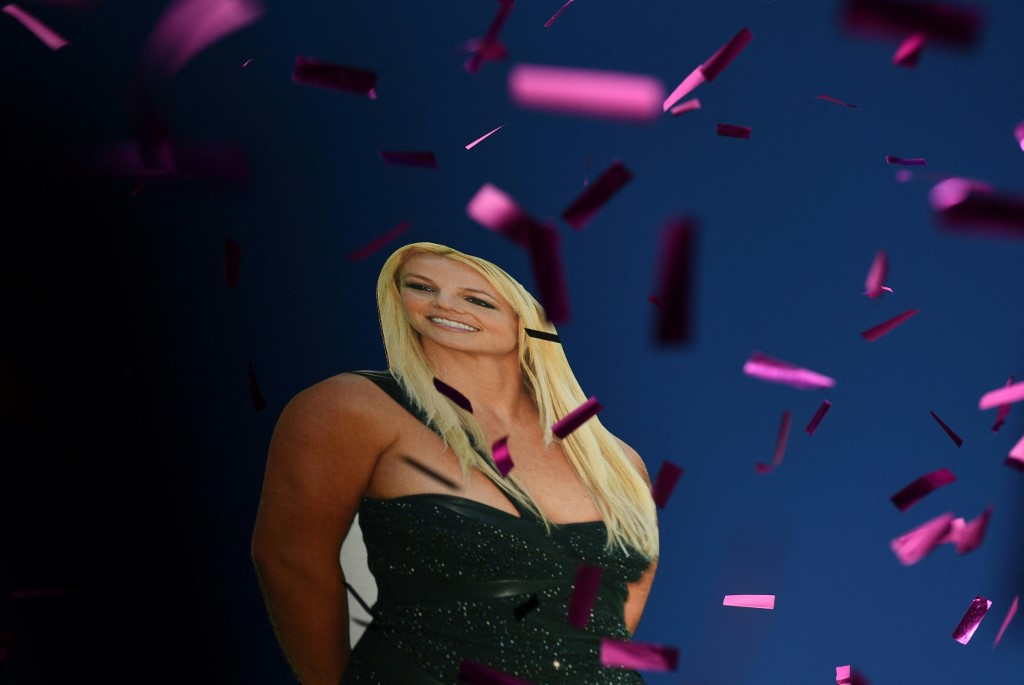Waiting for Britney Spears: A True Story, Allegedly – Η Μπρίτνεϊ Σπίαρς μέσα από τα μάτια ενός ταμπλόιντ ρεπόρτερ