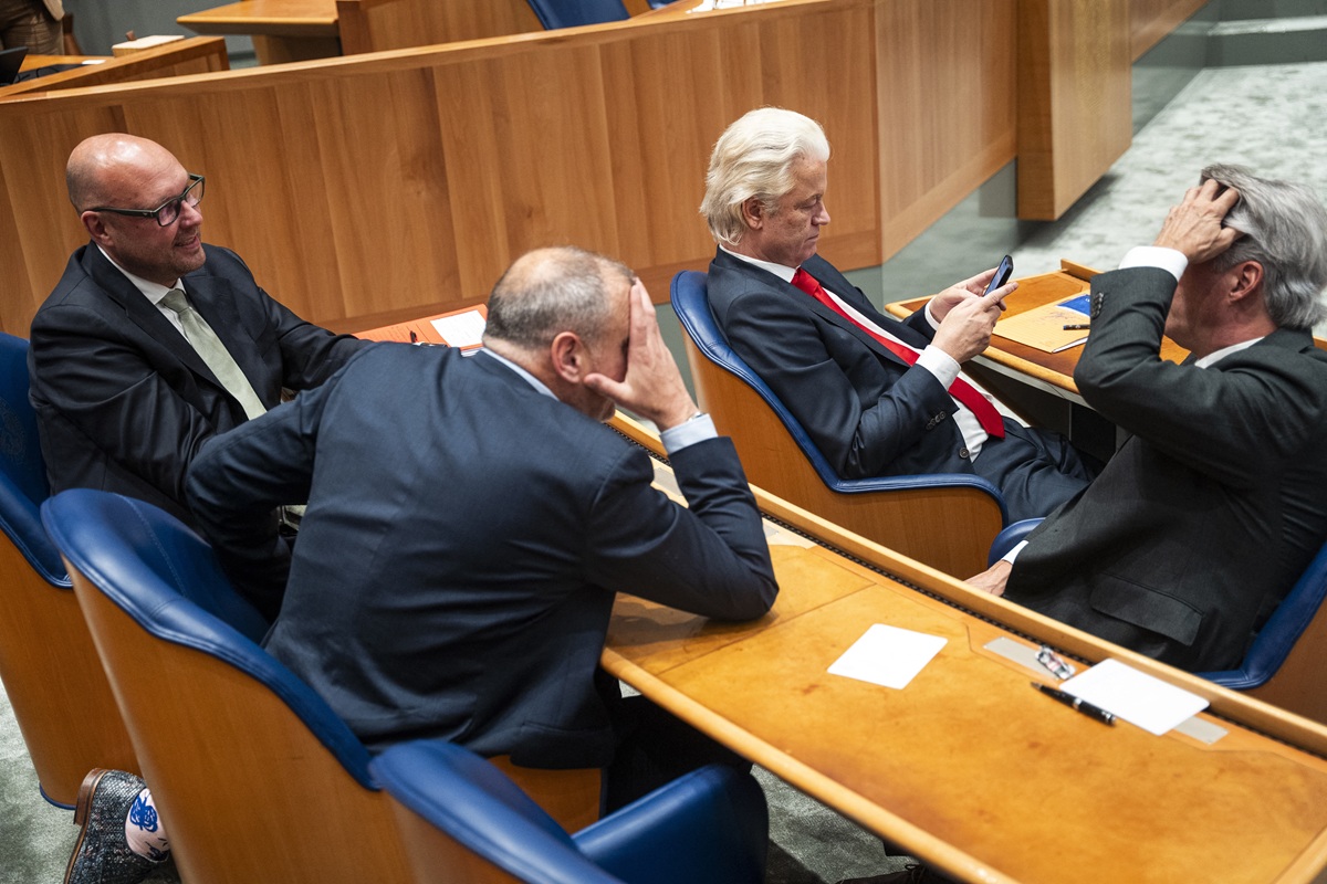 Πολιτική αστάθεια στην Ολλανδία: Πρόσω ολοταχώς στις κάλπες