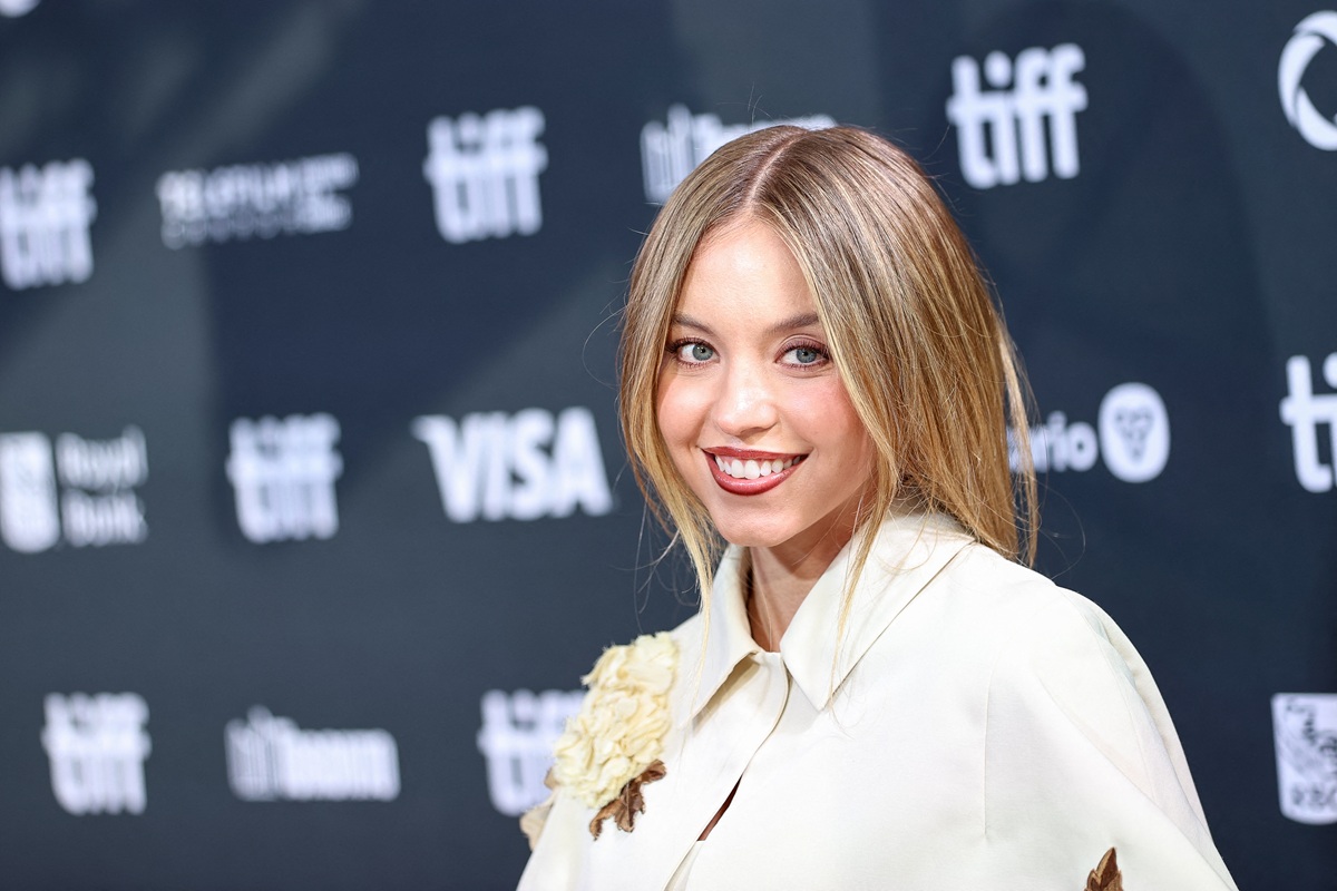 Πόσα χρήματα έβγαλε η Sydney Sweeney πουλώντας το… viral νερό από την μπανιέρα της;