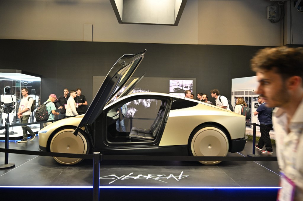 Ρομποταξί της Tesla: Μετριοπαθές ντεμπούτο για τη «μεγάλη υπόσχεση» του Μασκ