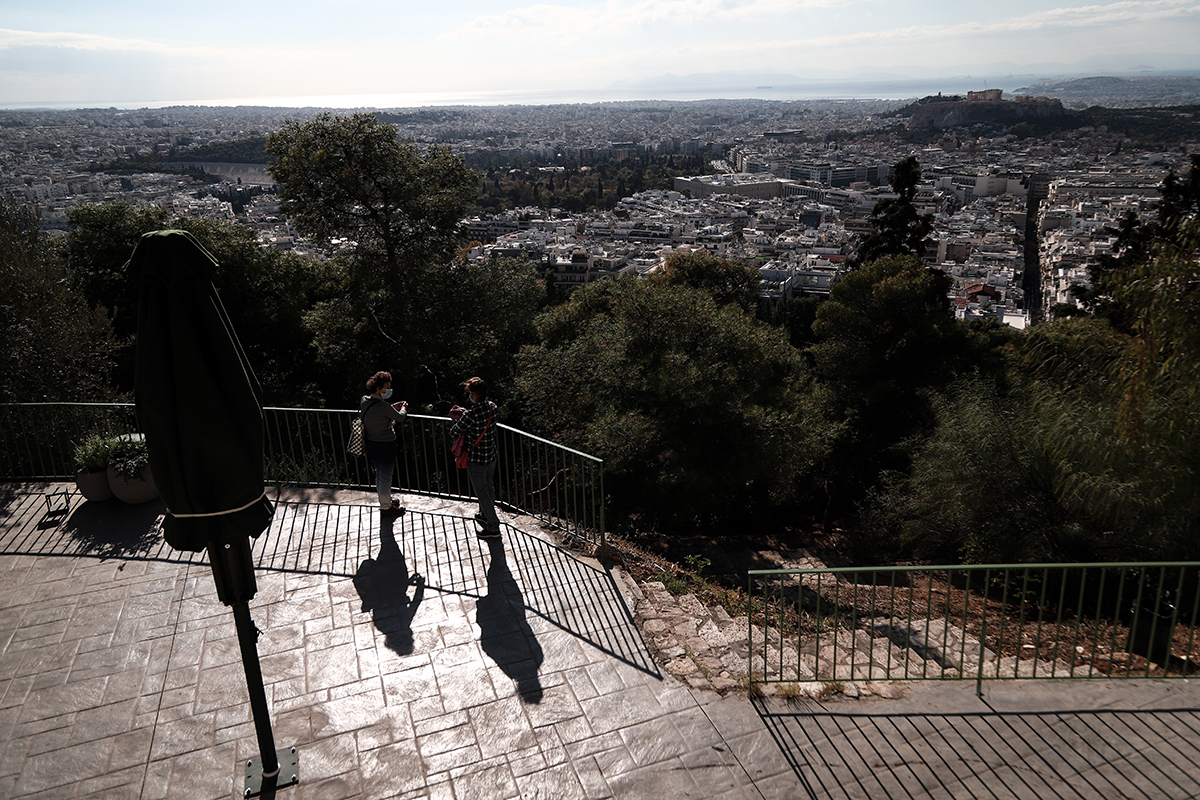 Σε επιφυλακή ο Δήμος Αθηναίων για τον κίνδυνο πυρκαγιάς – Απαγόρευση κυκλοφορίας στον Λόφο Λυκαβηττού