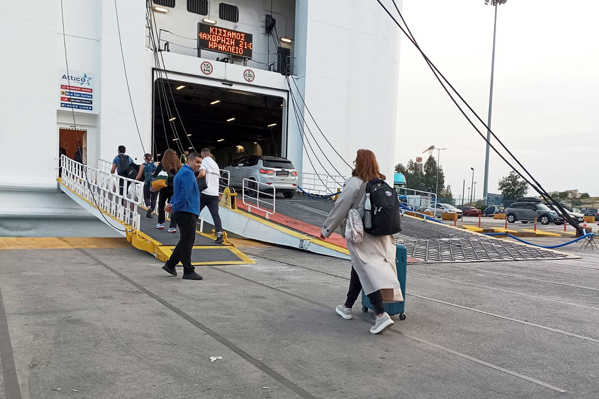 Δεμένα τα πλοία σε Πειραιά, Ραφήνα και Λαύριο λόγω των ισχυρών ανέμων