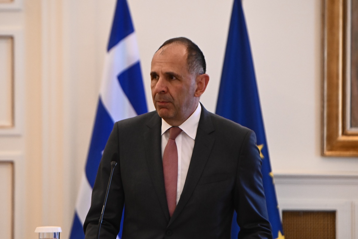 Γεραπετρίτης: Σε επαγρύπνηση για τη Μέση Ανατολή – Έτοιμο σχέδιο εκκένωσης, ενεργοποίηση της Μονάδας Διαχείρισης Κρίσεων