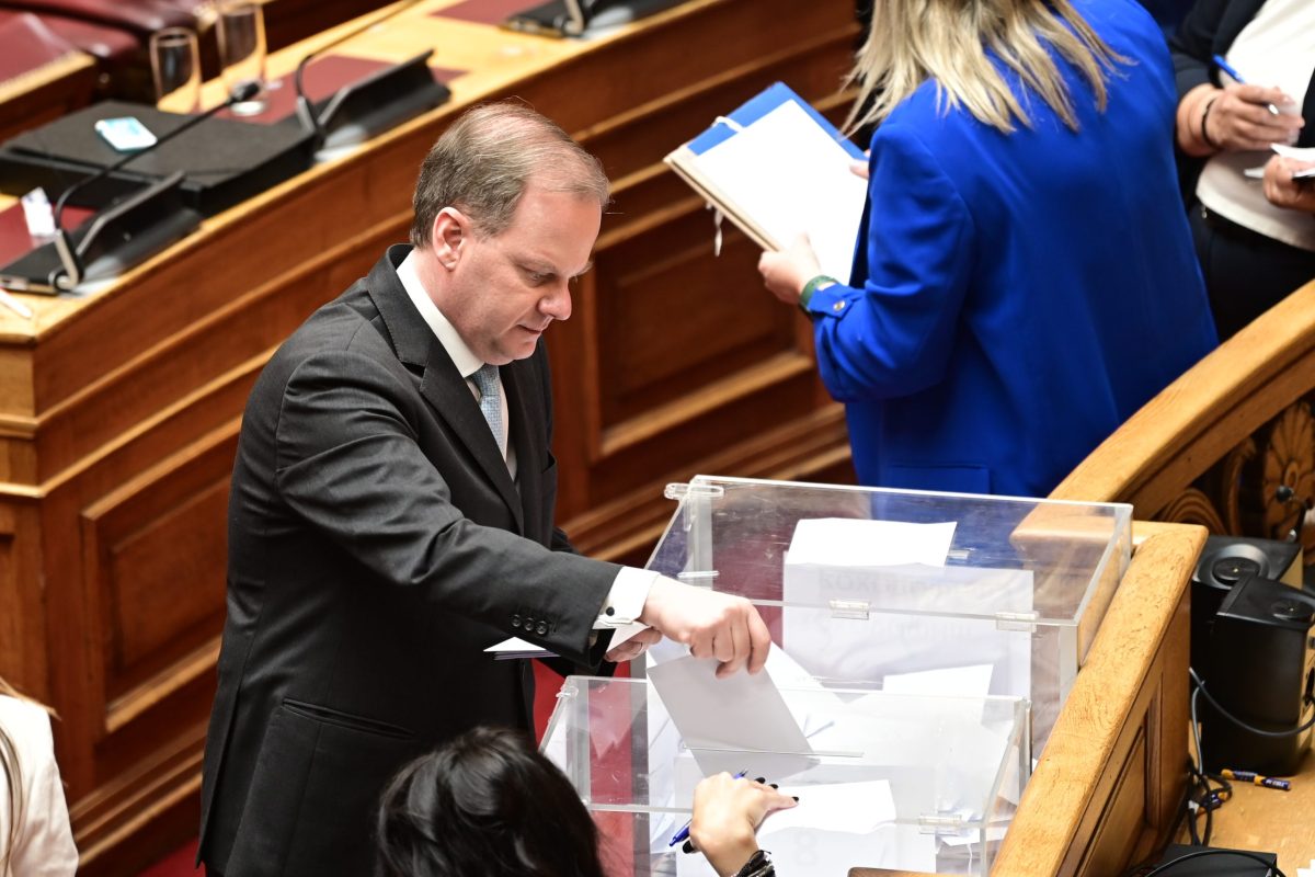 Με 154 «ναι» πέρασε η πρόταση της ΚΟ ΝΔ για παραπομπή του Καραμανλή – Ποιοι απείχαν
