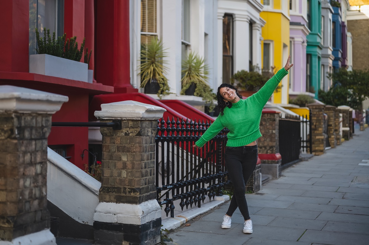Οι κάτοικοι του Notting Hill βάφουν τα σπίτια τους μαύρα και φταίει το Instagram