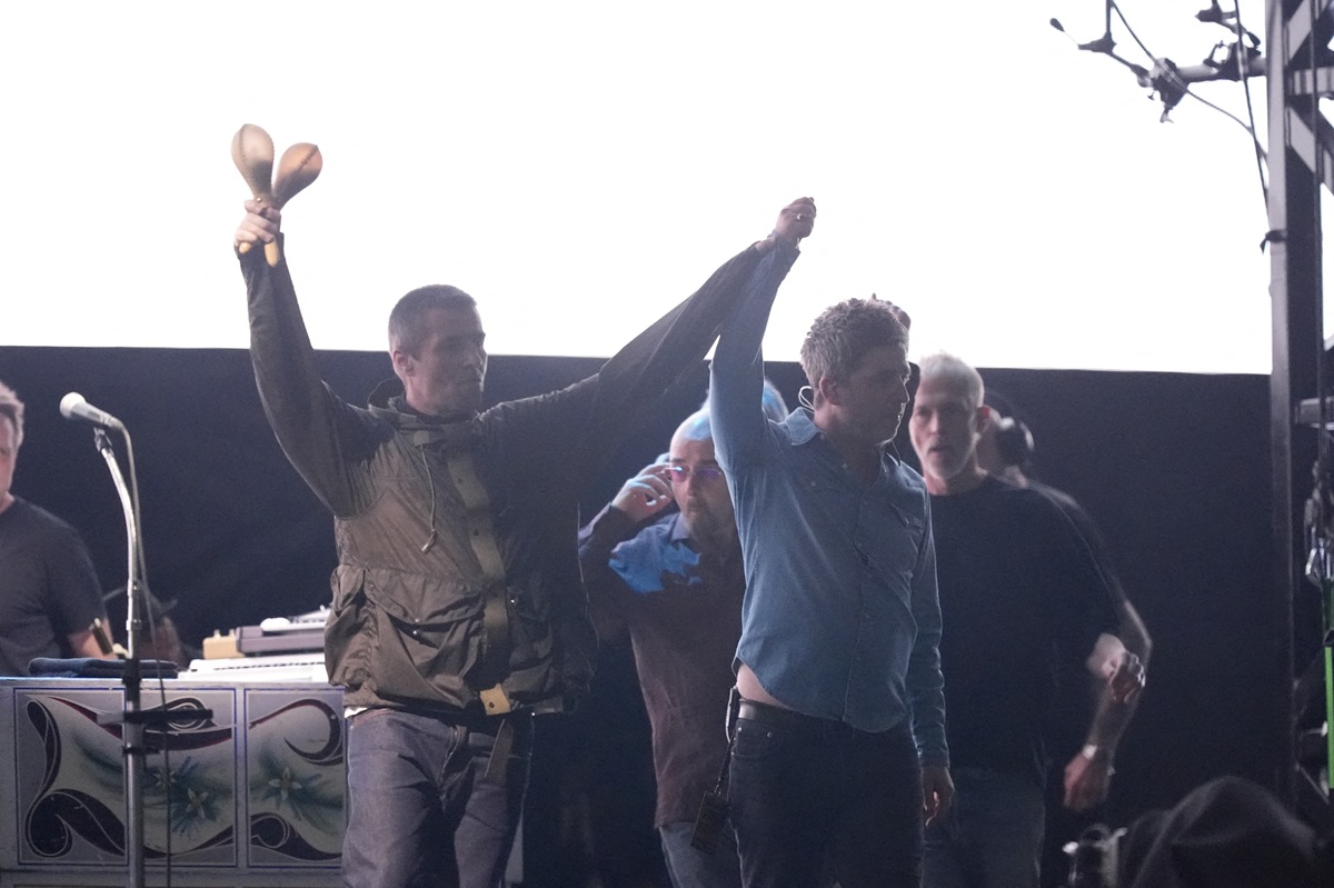 «Brothers»: Φωτογραφική έκθεση για τους Γκάλαχερ στο Wembley Park – Τα πρώτα βήματα των Oasis «ζωντανεύουν»