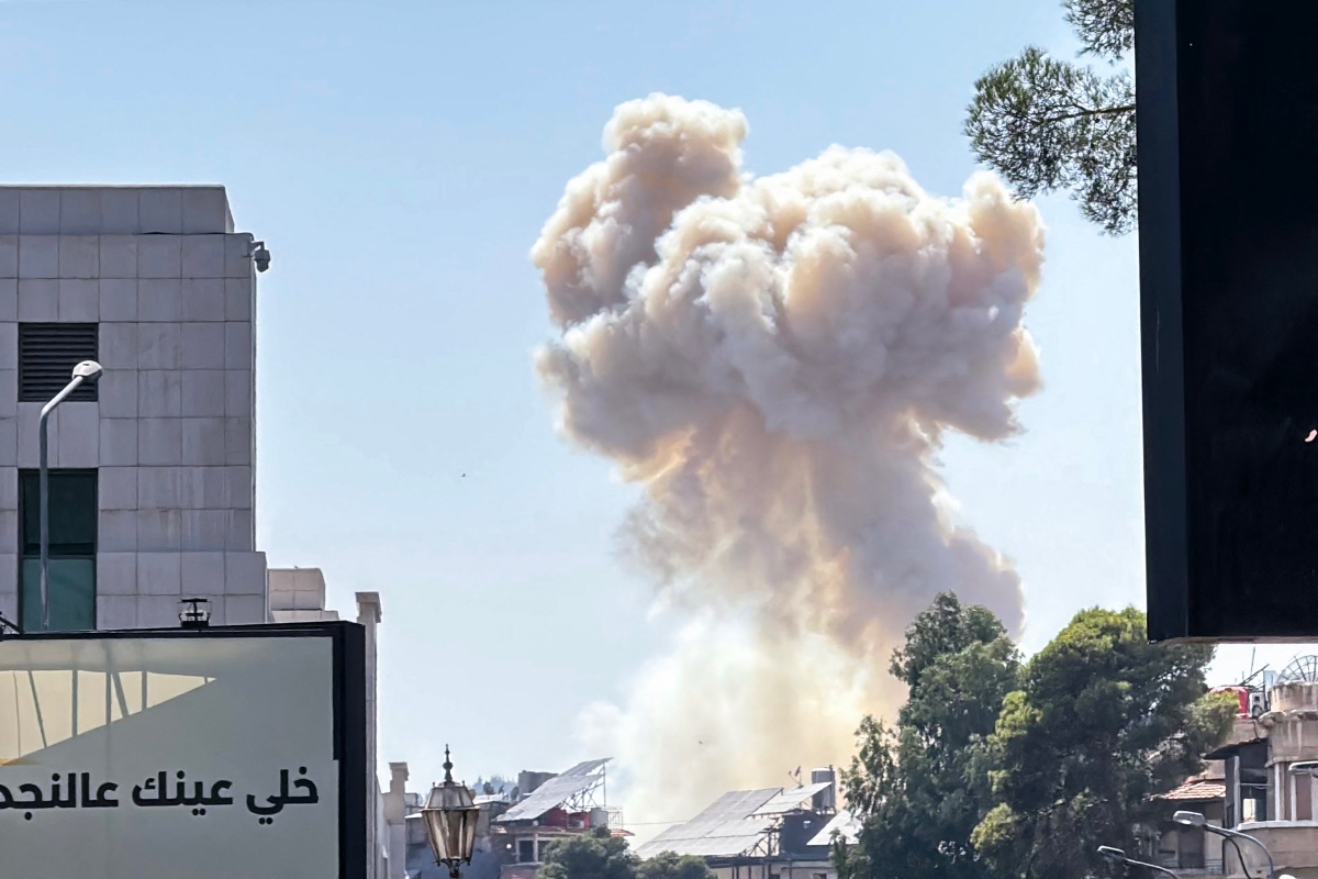 Σφυροκόπημα του Ισραήλ στη Δαμασκό – Εκρήξεις κοντά στο Προεδρικό Μέγαρο