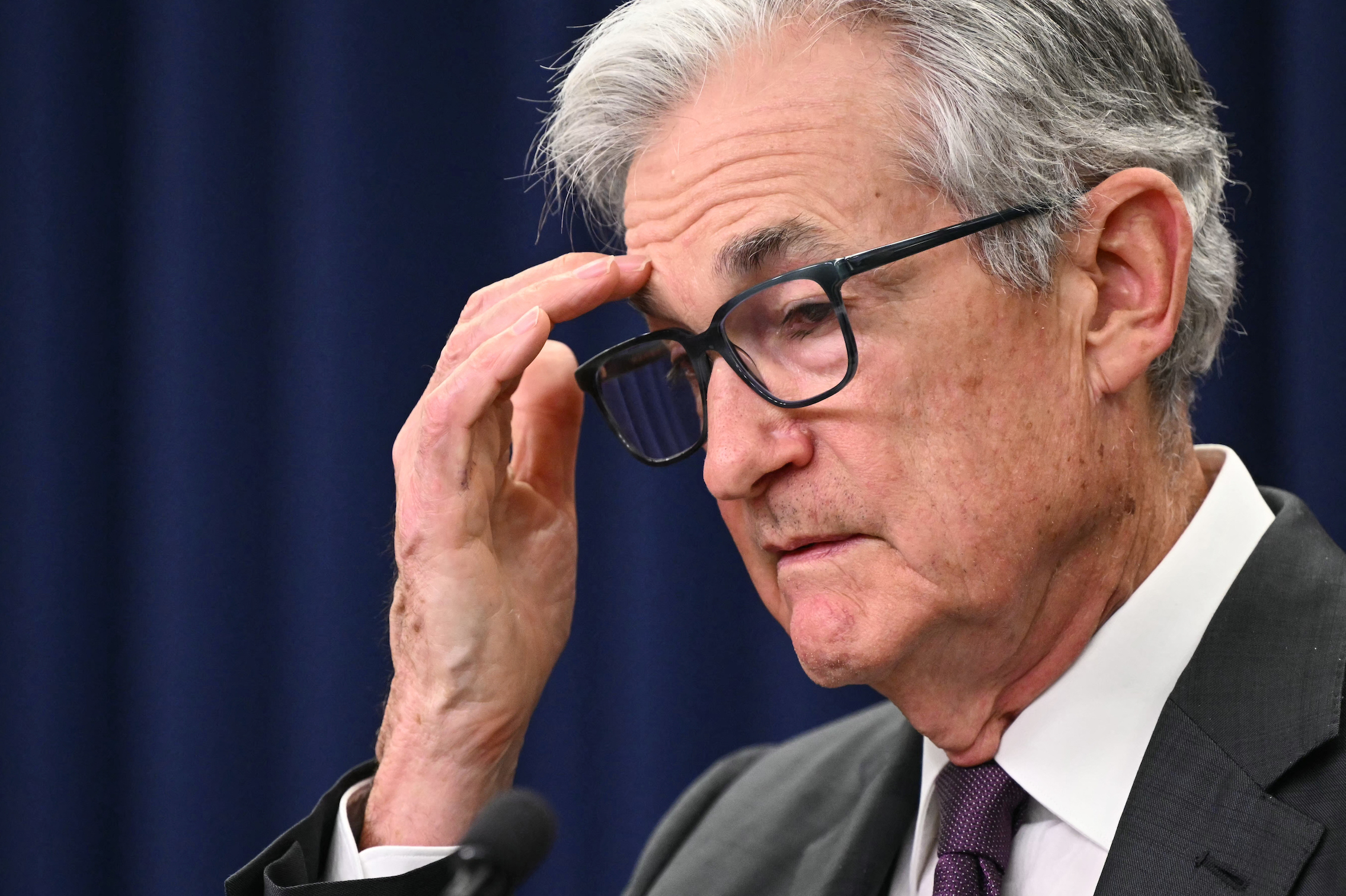 Fed: Διατήρησε αμετάβλητα τα επιτόκια κόντρα στις πιέσεις του Ντόναλντ Τραμπ