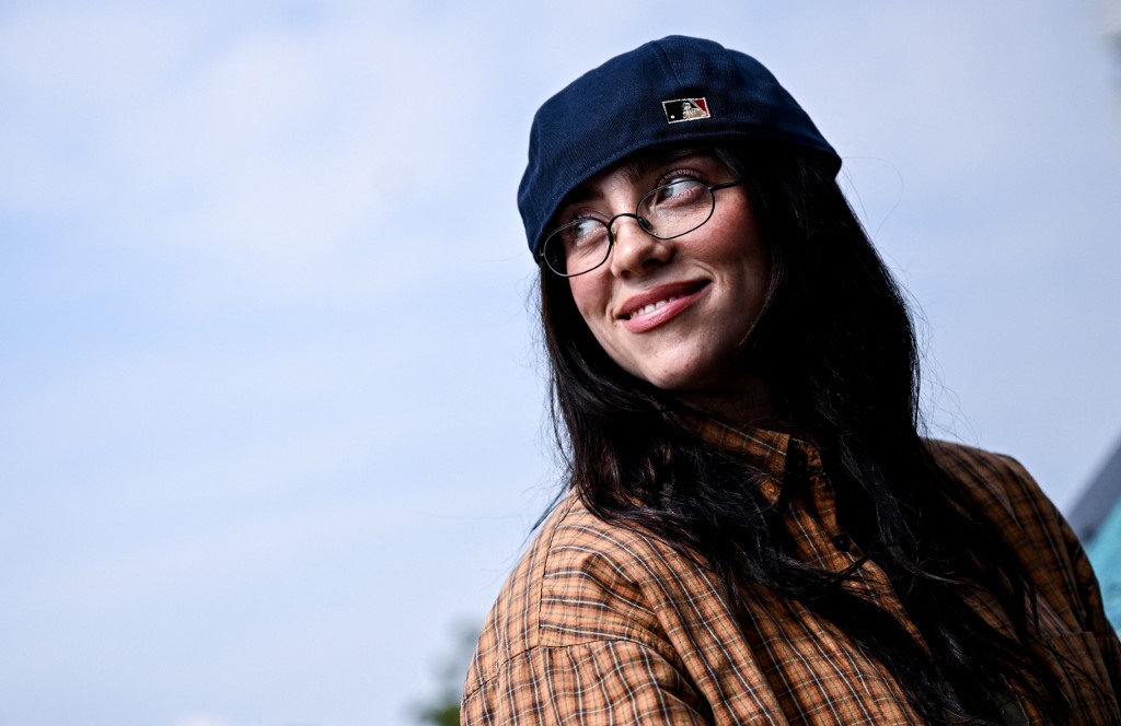 Billie Eilish: «Ήμουν το παιδί που ξανάχρησιμοποιούσε το χαρτί περιτυλίγματος» (vid)