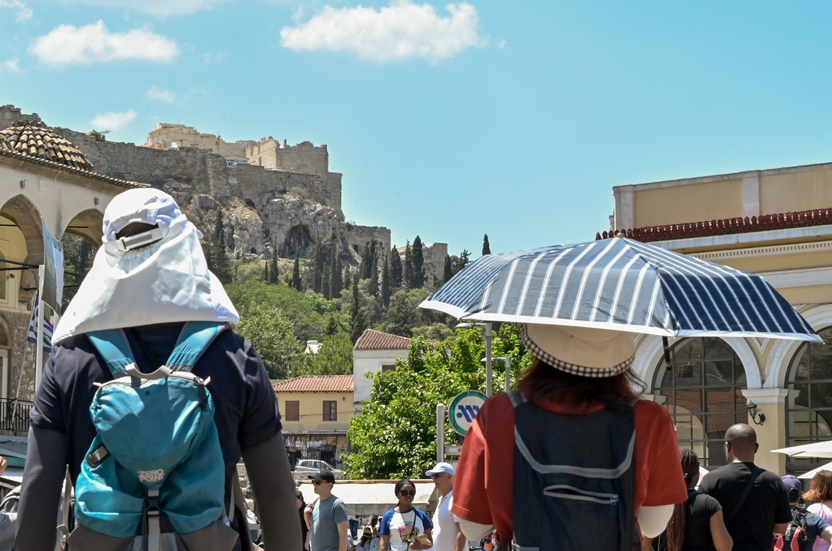 Οι 7 βασικοί κανόνες για να προφυλαχθείτε από τον καύσωνα