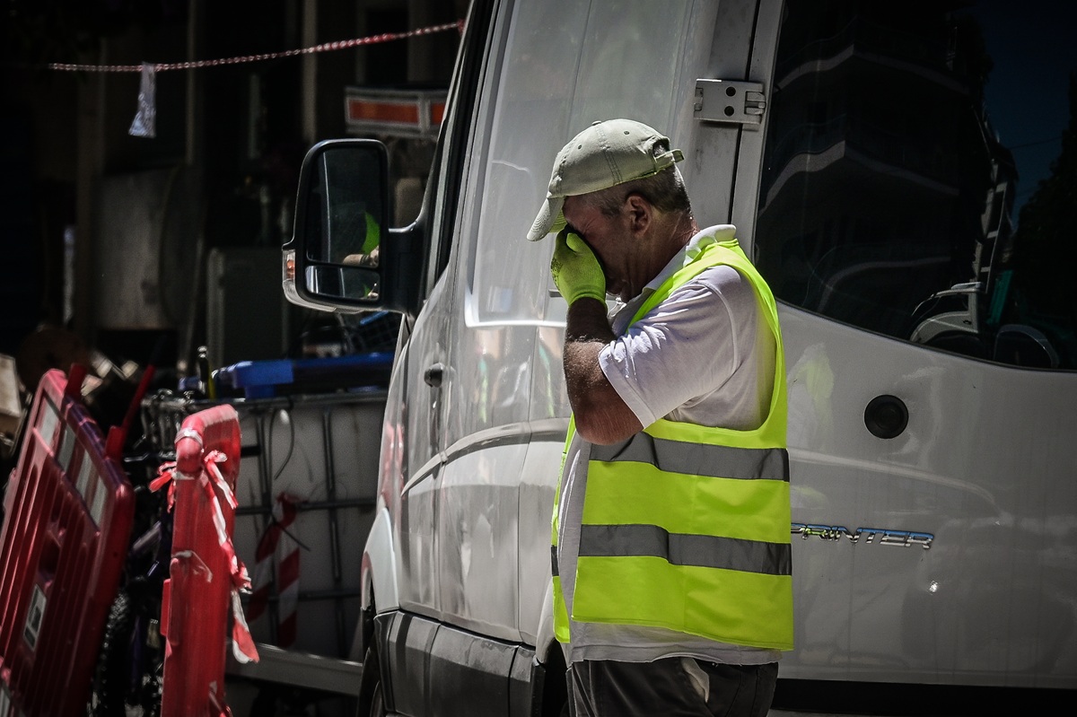Υποχρεωτική παύση εργασιών σε 12 περιοχές λόγω καύσωνα – Ποιους αφορά