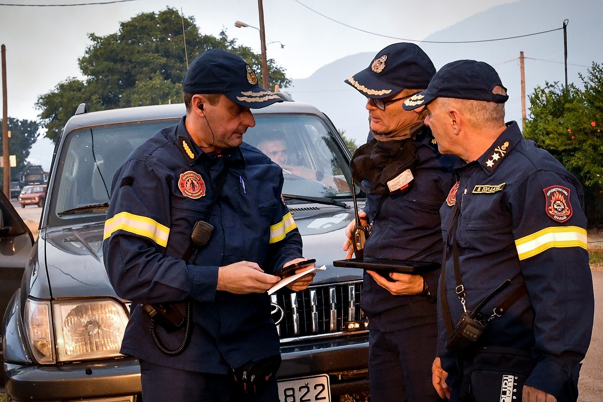 Πυρκαγιά στα Κύθηρα: Εκκενώνονται οικισμοί στους Πιτσινάδες – Μεγάλη κινητοποίηση πυροσβεστικής