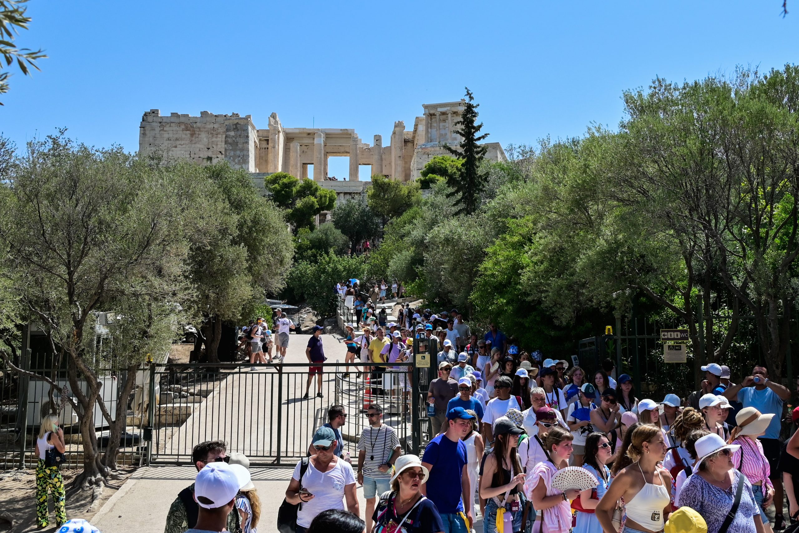 Καύσωνας: Κλειστοί μέχρι την Παρασκευή οι αρχαιολογικοί χώροι στην Αθήνα