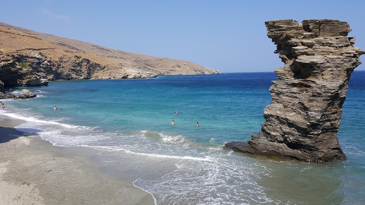 «Βασίλισσα του Αιγαίου»: Ύμνοι του Low Season Traveller για κυκλαδίτικο νησί