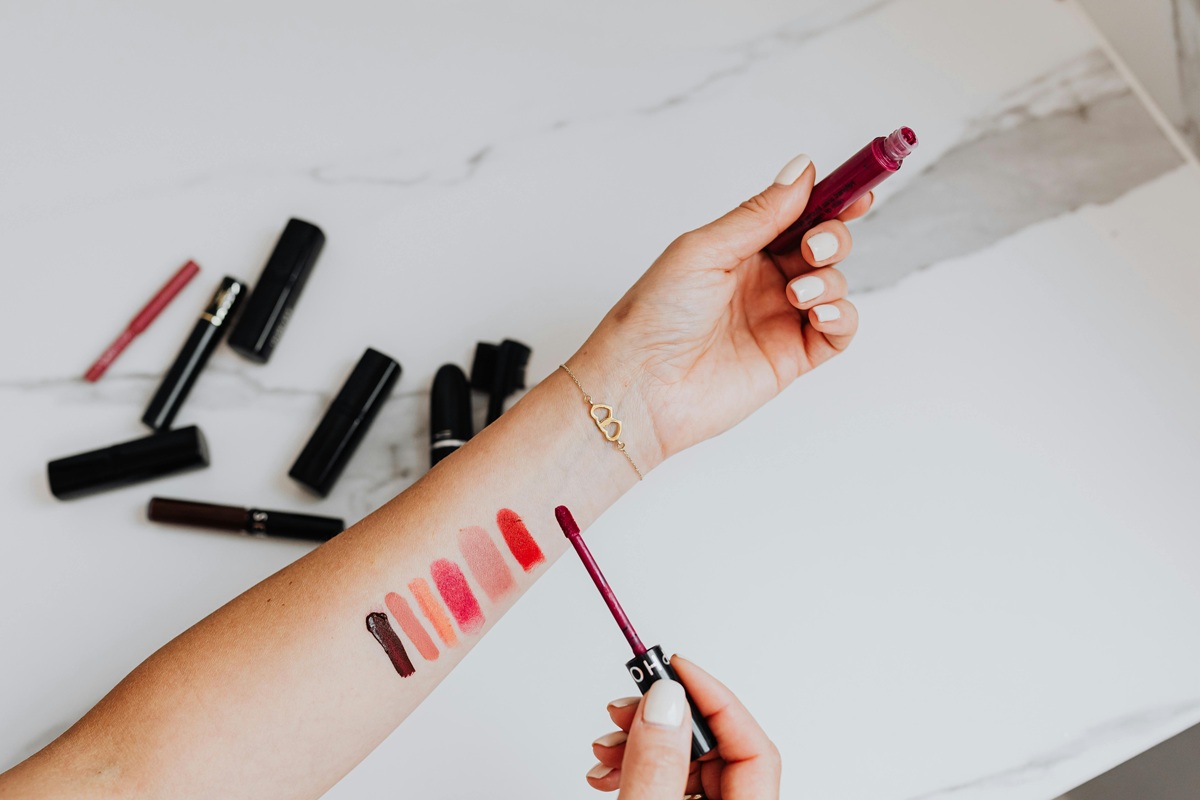«Συναγερμός» για τα beauty dupes: Χωρίς φίλτρα UV, με βαρέα μέταλλα και τοξικά συστατικά