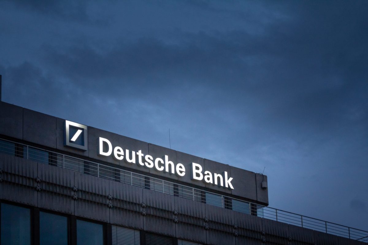 Deutsche Bank: Ιστορικό το deal ΗΠΑ-ΕΕ – Οι προκλήσεις, οι στόχοι και ο αντίκτυπος στην Ελλάδα