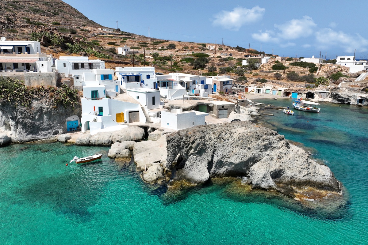 Ποιο νησί των Κυκλάδων προβάλλει ολλανδικός τουριστικός ιστότοπος