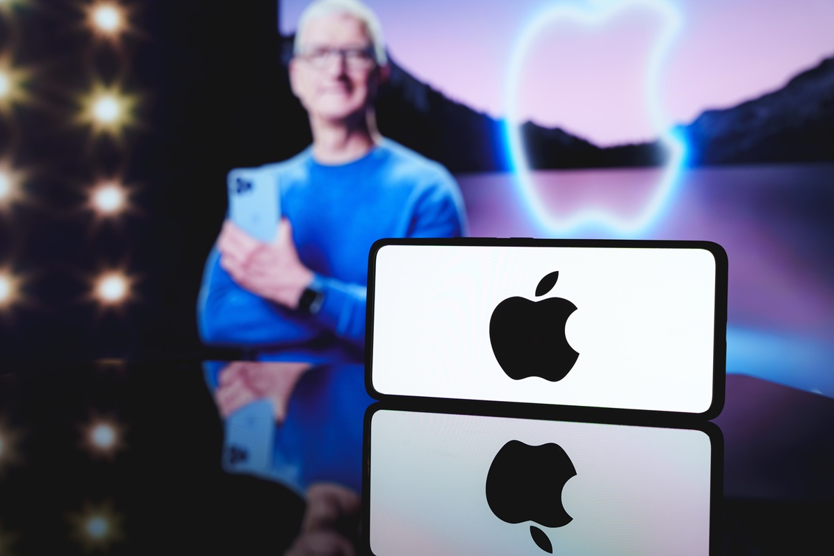 Απειλείται η κληρονομιά του Τιμ Κουκ; Η Apple χάνει έδαφος στην κούρσα της AI